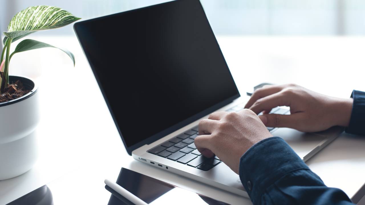 Stare al computer