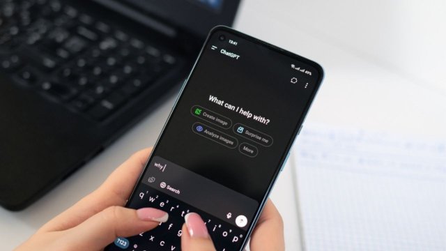 Persona che usa Chatgpt