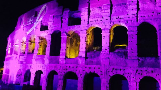 Il Colosseo colorato di rosa per dire no al cancro al seno