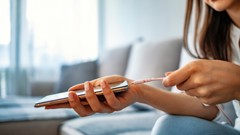 Scollegare l'alimentatore dello smartphone Scollegare l'alimentatore dello smartphone