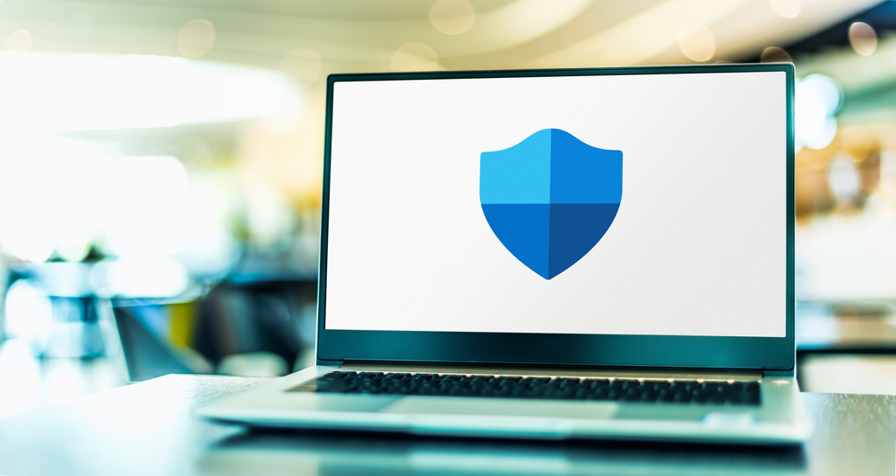 Icona antivirus su schermo laptop Icona antivirus su schermo laptop