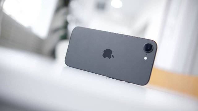 iPhone 16e