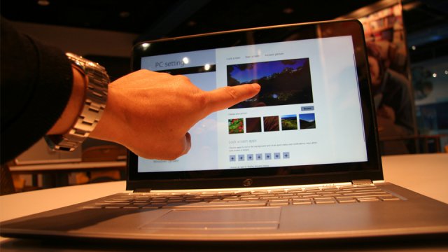 Computer portatile Ultrabook con schermo touchscreen