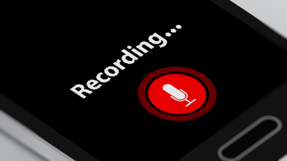 Schermata smartphone con registratore vocale attivo Schermata smartphone con registratore vocale attivo