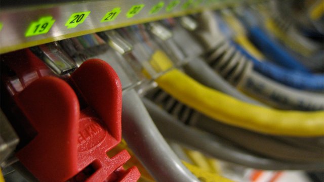 Una rete LAN con i suoi cavi Ethernet