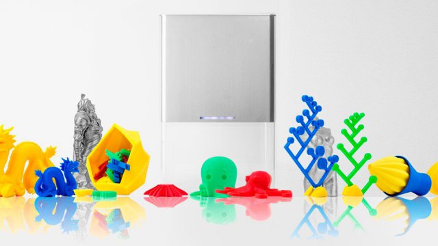 Buccaneer, la stampante 3D economica circondata dalle sue creazioni
