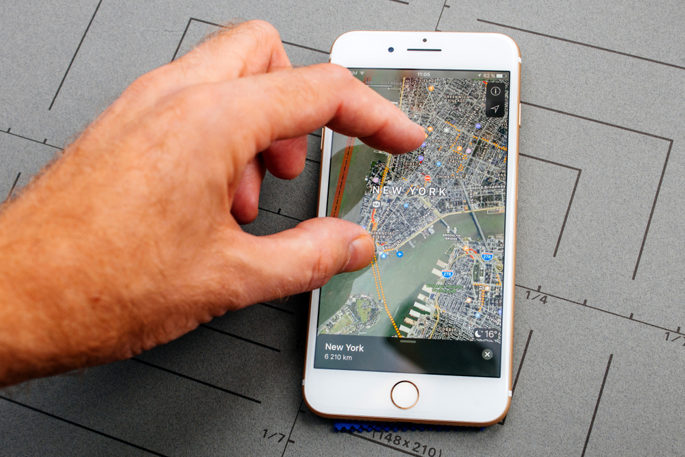 Apple Maps su iPhone Apple Maps su iPhone