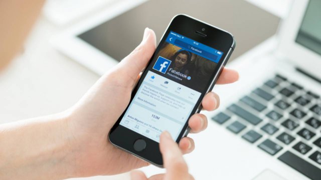 Facebook su smartphone