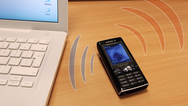 Uno smartphone dotato di Bluetooth che svolge la funzione di modem