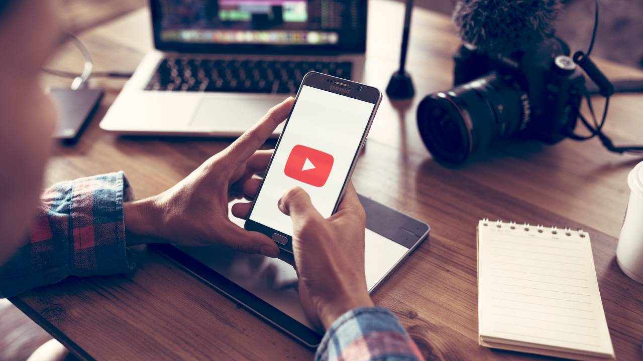 YouTube YouTube