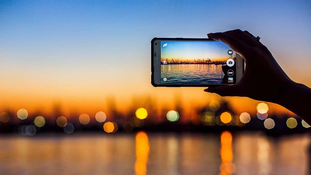 Foto al tramonto con lo smartphone