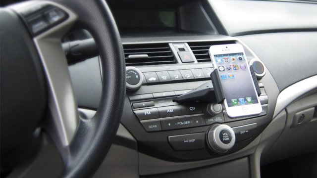 Lo smartphone in automobile può anche essere utile