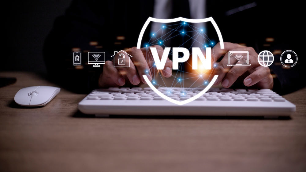 Vpn-uomo-digita-tastiera Vpn-uomo-digita-tastiera