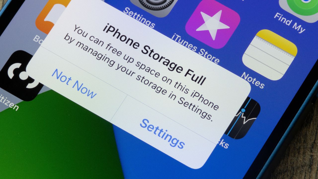 Foto, video e allegati nelle chat possono occupare molti gigabyte Foto, video e allegati nelle chat possono occupare molti gigabyte