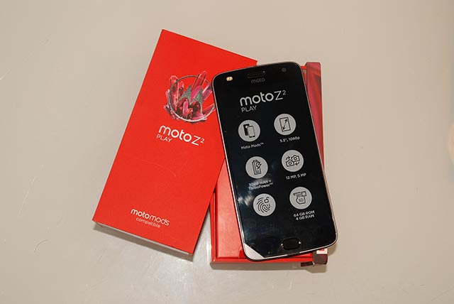 Motorola Moto Z2 all'interno della scatola