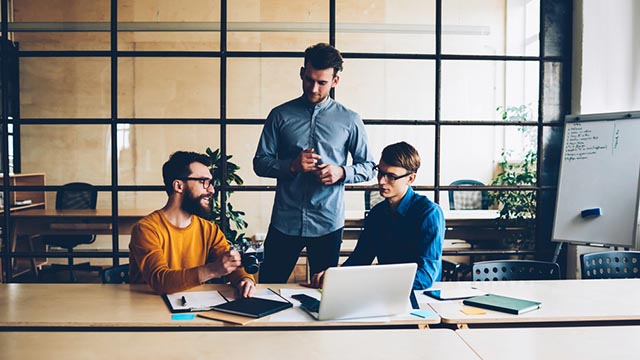 ragazzi al lavoro