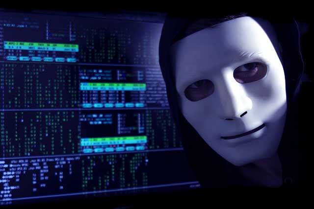 hacker con maschera