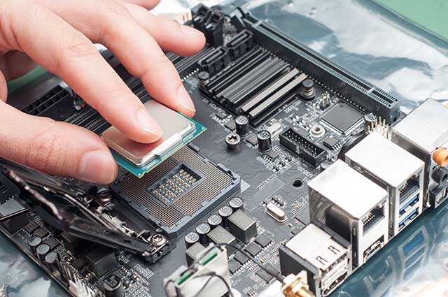 Montare la CPU sulla scheda madre