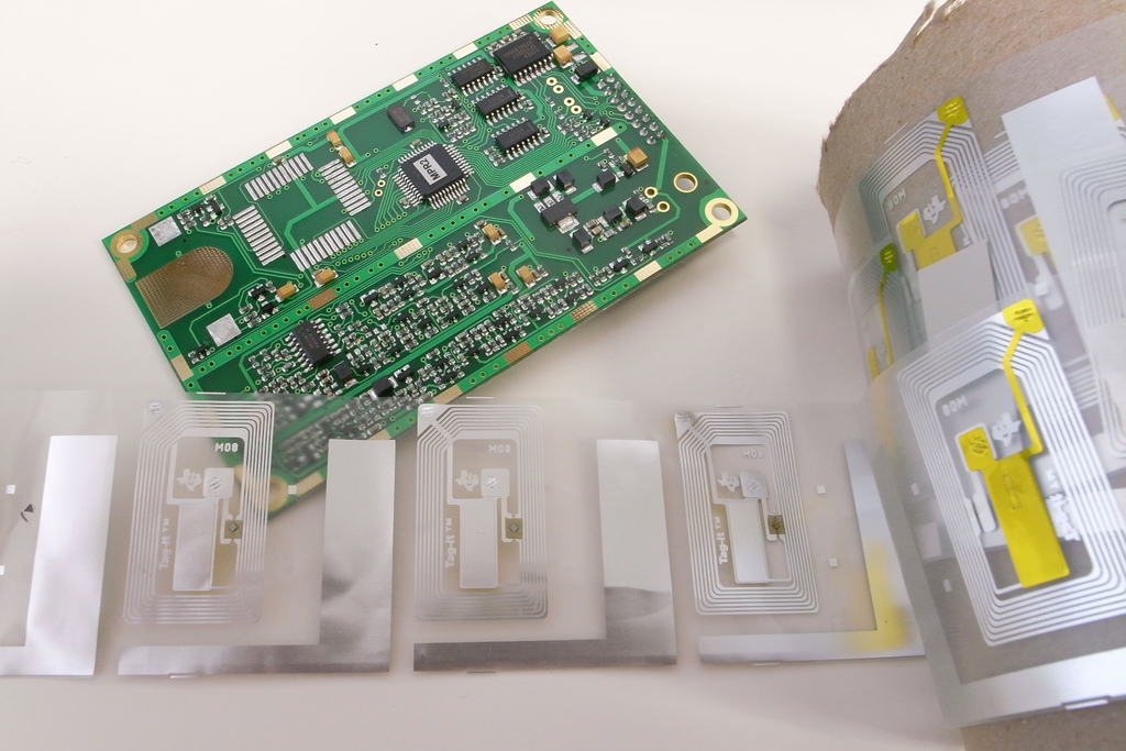 Microchip e tag RFID con tanto di trasponder
