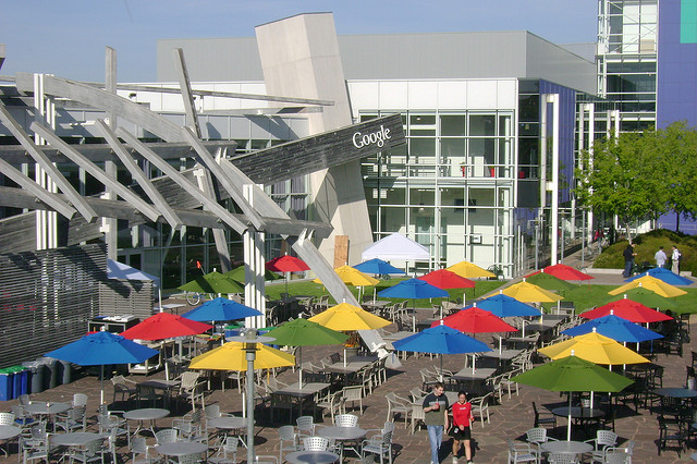 Uno dei cortili del Googleplex