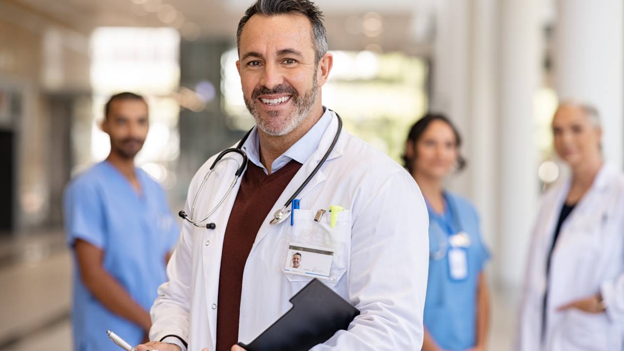 Medico inserisce dati Fascicolo sanitario elettronico