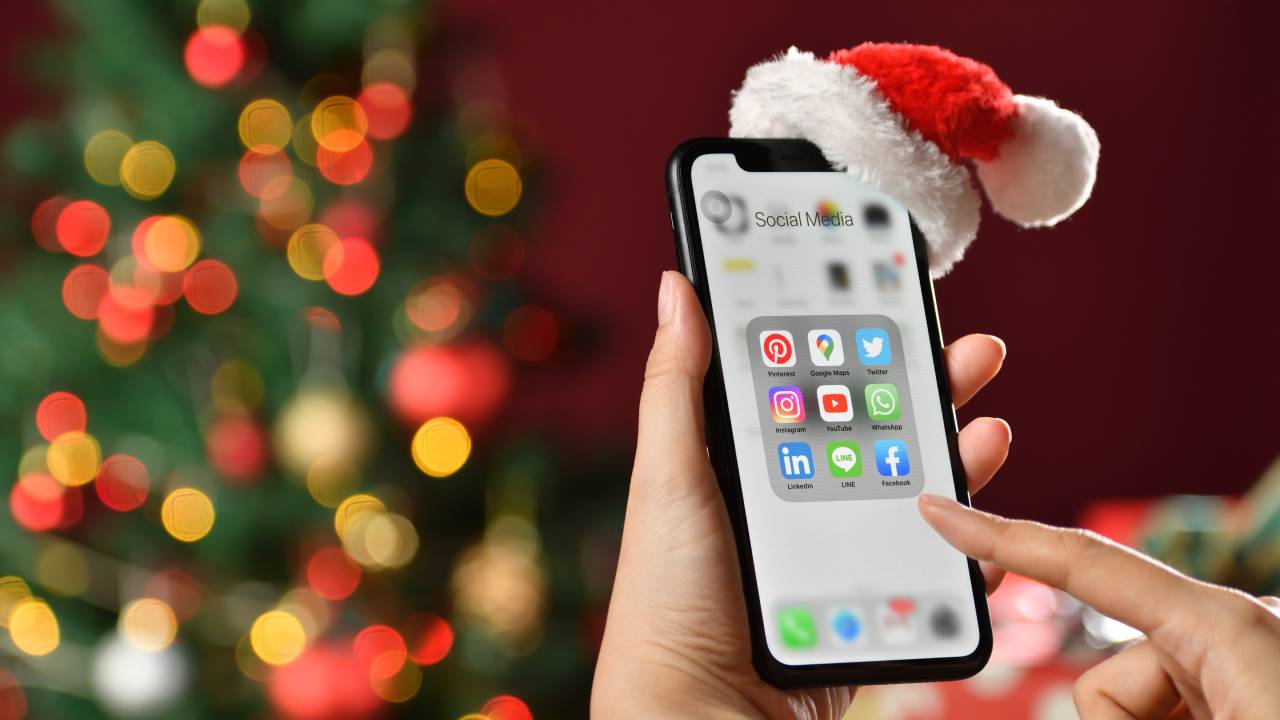 Smartphone e albero di Natale