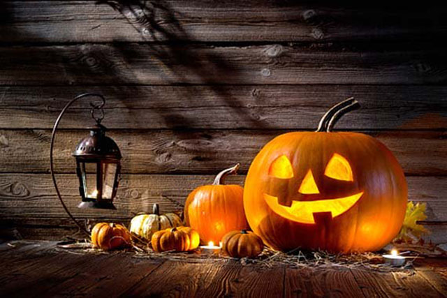 Intagliare la zucca, la più classica delle decorazioni Halloween