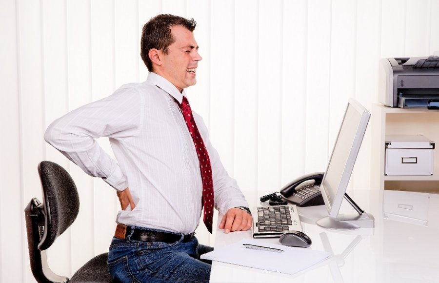 Una postura non corretta può portare problemi alla schiena