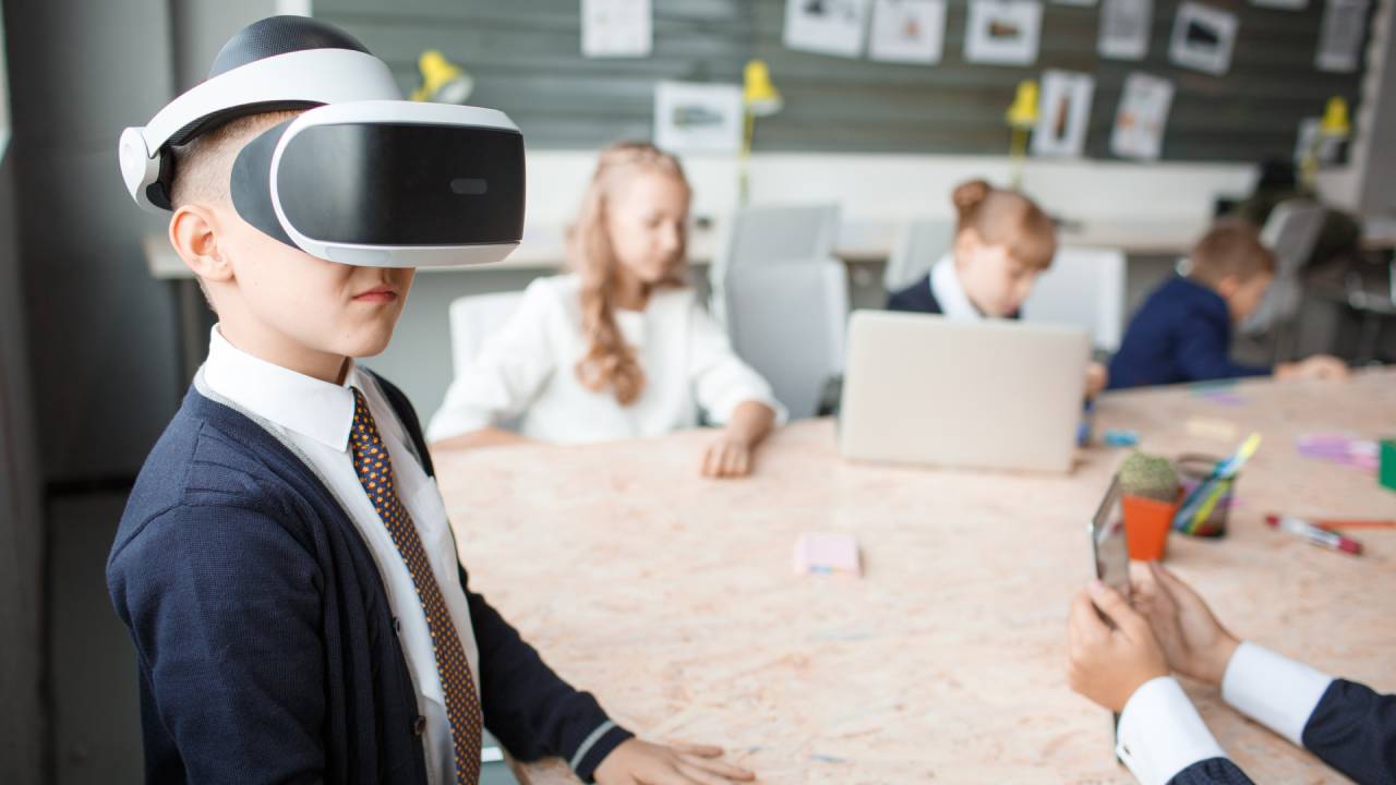 bambini con visore VR