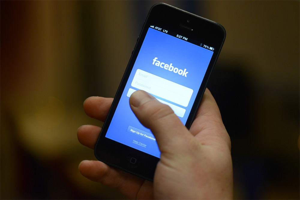 Facebook su smartphone,
  nuova frontiera del social network di Mark Zuckerberg