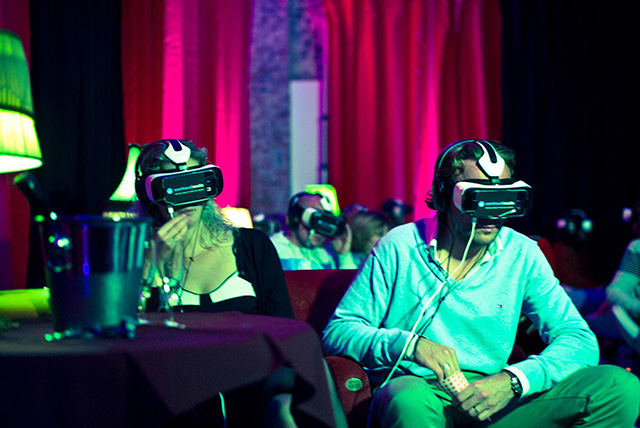 Cinema con visori per VR