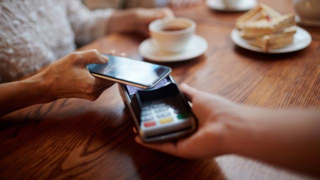 Pagamento contactless con smartphone