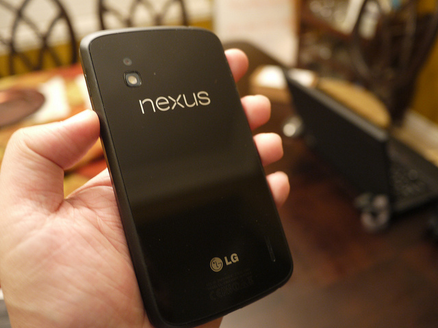 La batteria del Google Nexus 4 non può essere sostituita dall'utente