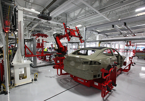 Model S in fase di produzione