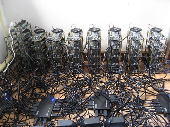 Una rete di computer impiegati per il mining di Bitcoin