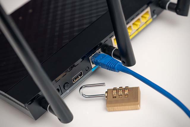 Router con lucchetto