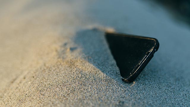 Smartphone caduto nella sabbia