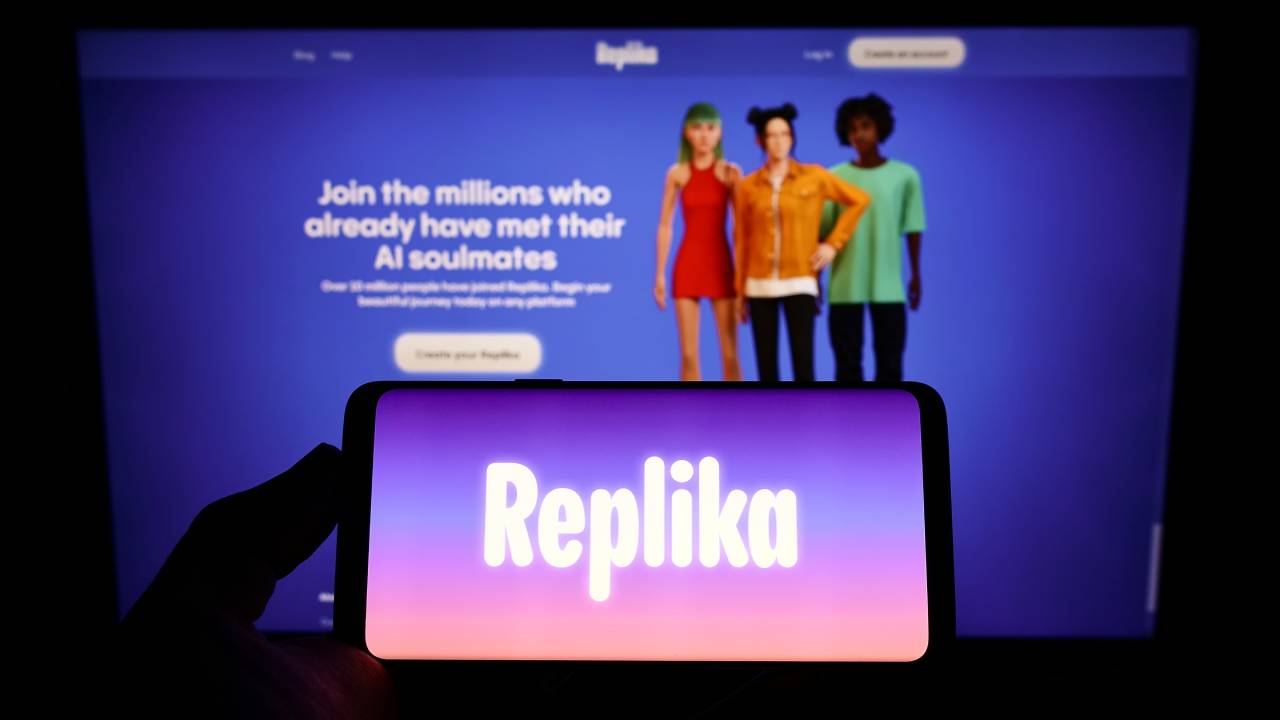 replika-sullo-schermo-televisore