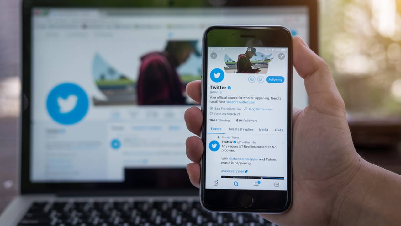 schermata desktop e mobile della home di Twitter