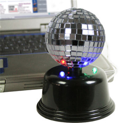 Collega la mirror ball al PC ed è subito discomusic