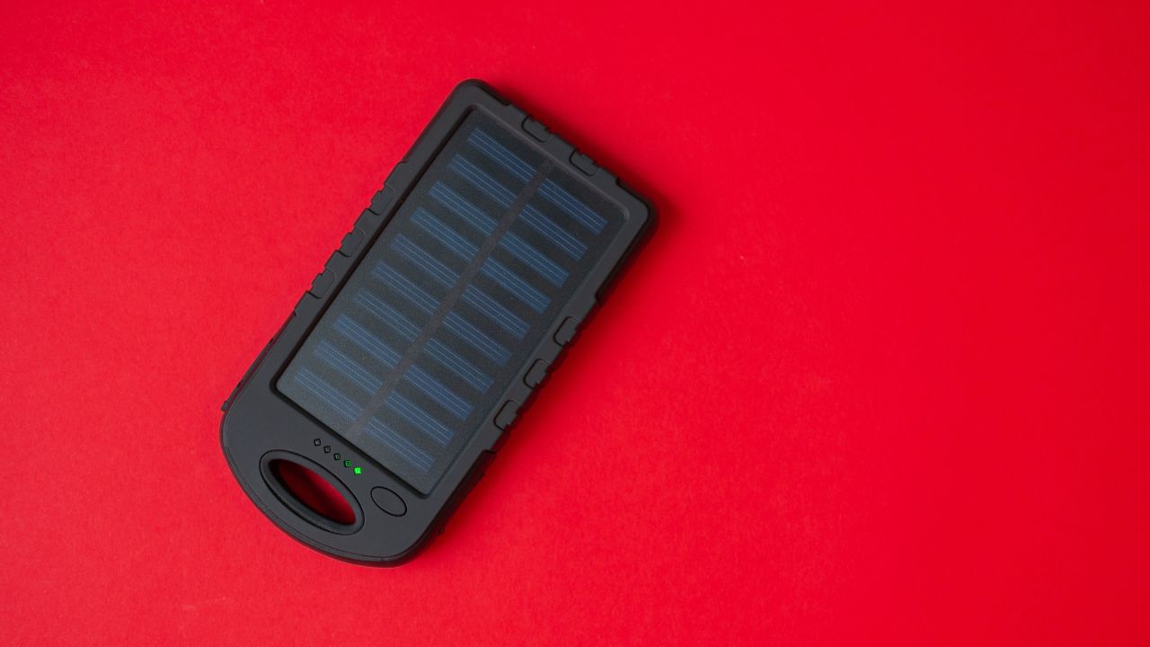 cover smartphone con pannello solare