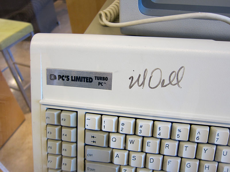 Uno dei primi computer PC's Limited firmato da Michael Dell