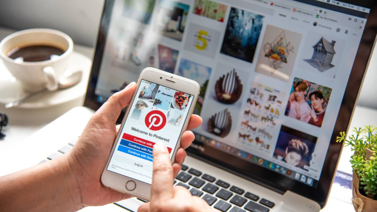 uso di pinterest da smartphone e computer