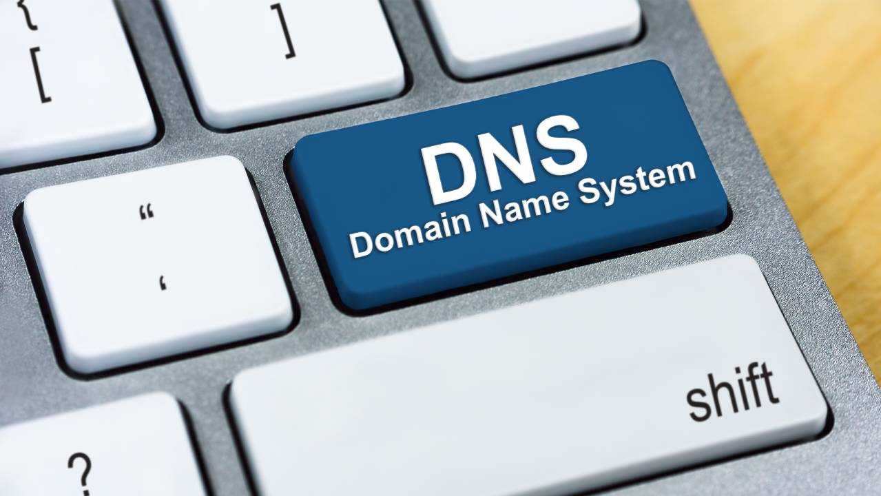 tasto DNS su tastiera laptop