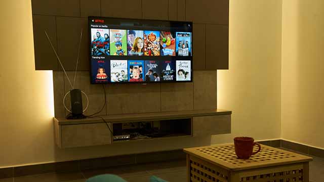 Smart TV con Android TV in salotto
