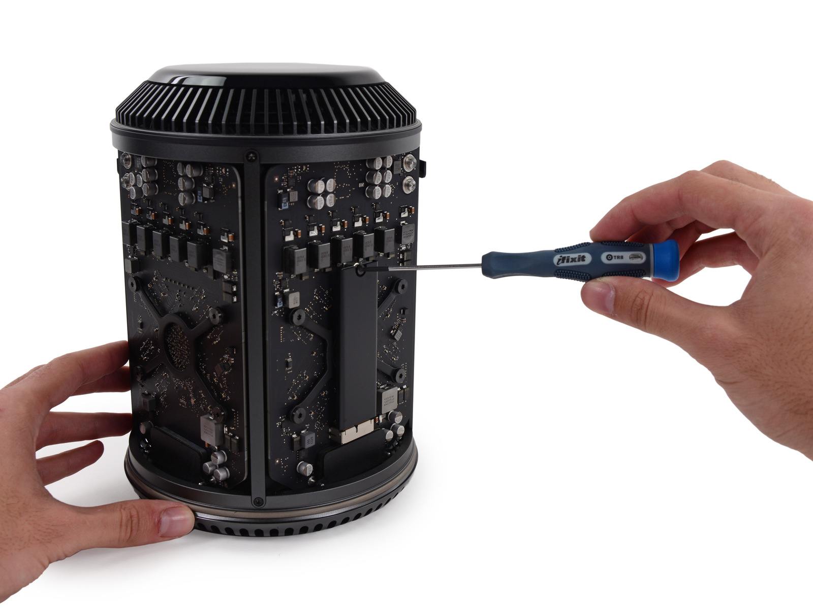 Mac Pro in fase di smontaggio