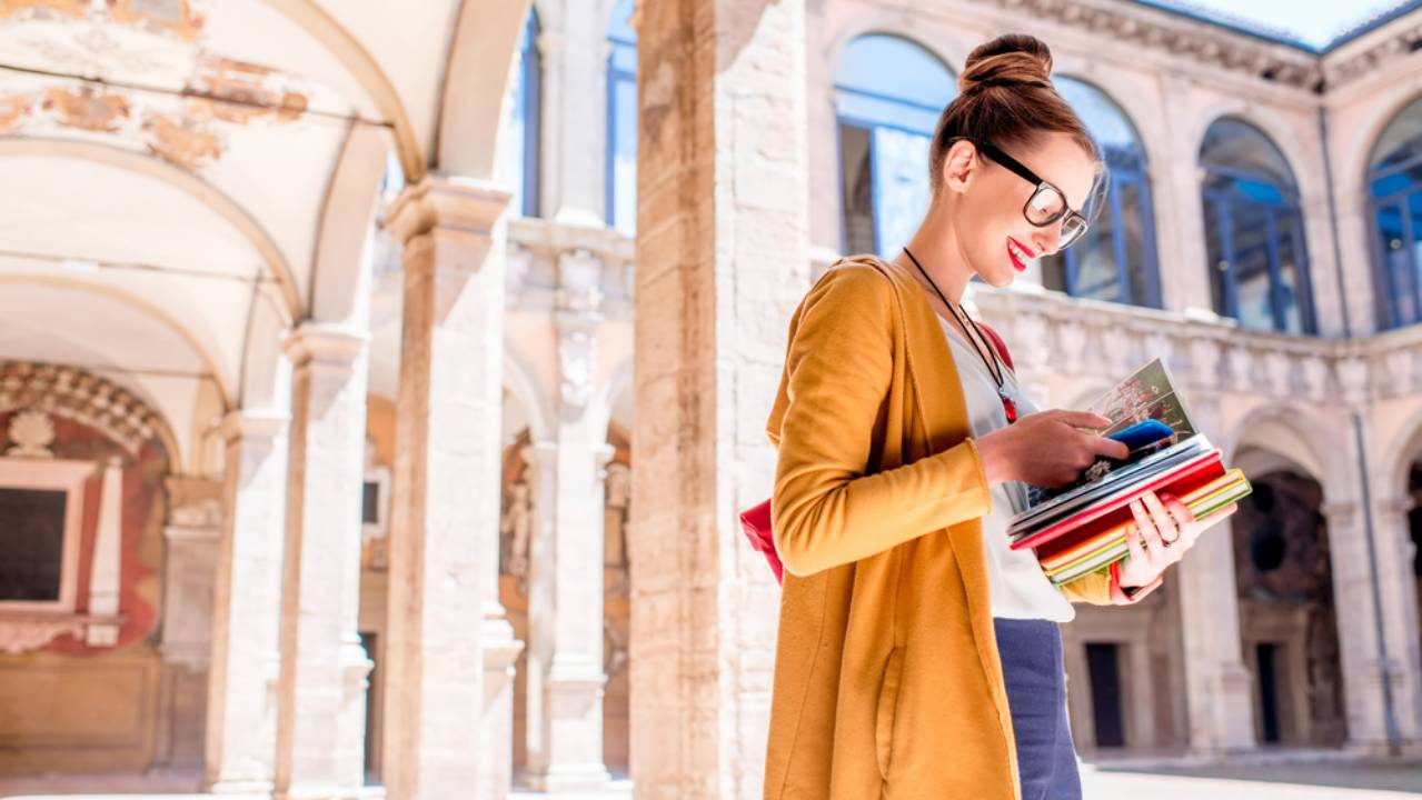 Studentessa nell'università di Bologna