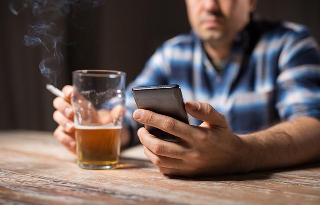 Smartphone contro alcolismo e tabagismo