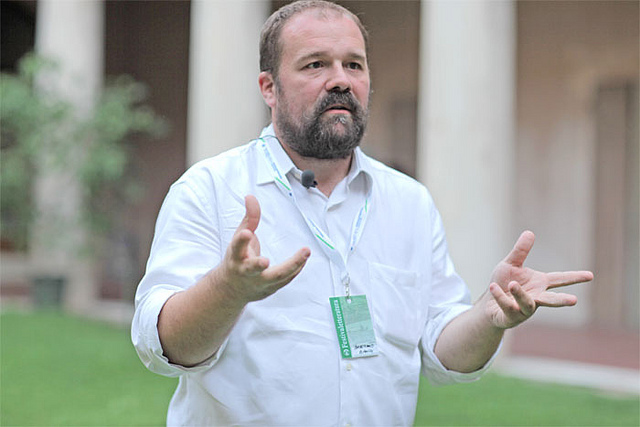 Massimo Banzi nel corso di una conferenza