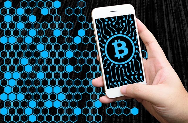 smartphone con simbolo dei bitcoin